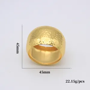 Goldener Metall serviettenring gehämmert im Detail, elegante Tischdeko 45mm Größe.