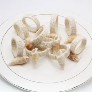 Ronds de serviette en coquillage naturel, deco de table en ficelle artisanale detail.
