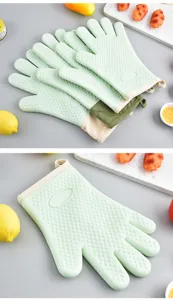 Guantes de cocina de silicona resistentes al calor con cinco dedos y textura antideslizante.