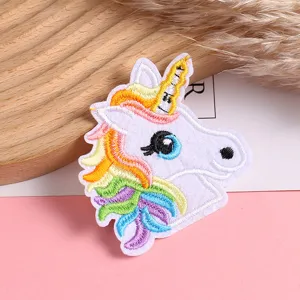 Süßer Einhorn Stickerei Aufnäher, farbiger DIY Näh-Badge für Kleidung, Taschen und Hütedeko.