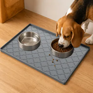 Silikon Haustier Futtermatte mit Edelstahlnapf fuer Hunde und Katzen rutschfester Schutz