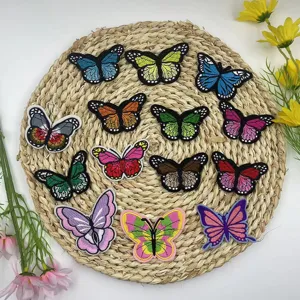 Exquisite Bunte Schmetterling Stickerei Aufnäher Aufbügler Für DIY Kleidung Reparatur Dekorative Abzeichen