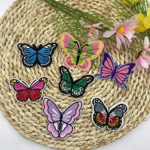 Bunte bestickte Schmetterling Aufnäher für DIY Kleidung, Taschen und Applikationen.