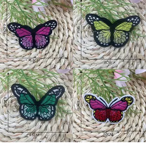 Exquisite bestickte Schmetterlingsaufnäher, DIY Kleidung und Taschen Zubehör mit Maßen.
