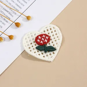 Crochet heart red flower embroidery patch clothing DIY accessory cute fabric badge sticker decor