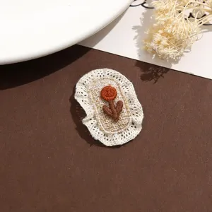 Joli patch brodé en dentelle pour réparation de vêtements DIY et accessoires décoratifs.