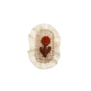 Joli patch brodé en dentelle florale pour accessoires de vêtements DIY et décoration principale.