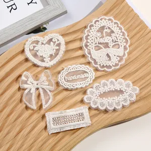 Écussons en Dentelle Blanche Applique en Dentelle Brodée Florale pour Robe de Mariée Couture de Vêtements Bricolage Accessoires