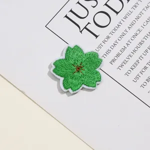 Groene kersenbloesem geborduurde patch DIY decoratieve opstrijkbare kleding accessoire