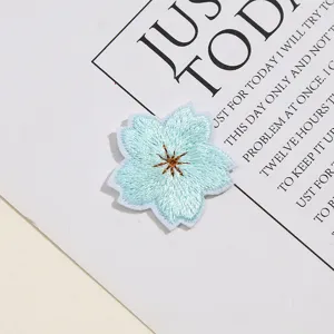 Lichtblauwe kersenbloesem borduurwerk patch DIY decoratieve stoffen applicatie strijk