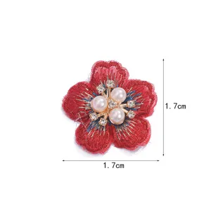 Rode geborduurde vijfbladige bloem patch met parels en strass, 1,7 cm DIY handwerk.