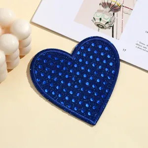 Toppa a cuore con paillettes blu per vestiti jeans decorazione DIY e accessori zaino.