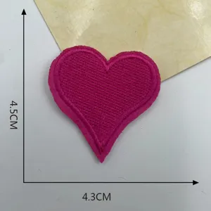DIY pink heart embroidered patch for clothing decoration, fabric badge appliques accessory.