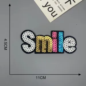 Toppa ricamata con lettere smile di paillettes colorate accessorio abbigliamento DIY 11cm