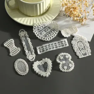Toppa in Pizzo Bianco Ricamo Fiore DIY Fatto a Mano Applicazione Accessori Abbigliamento