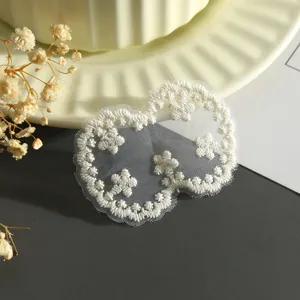 Toppa in pizzo bianco fiore ricamato applicazione fai da te accessorio vestiti borse scarpe