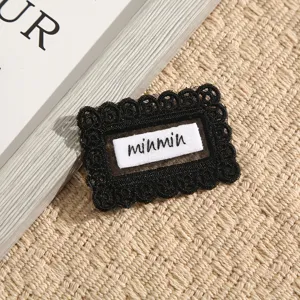 Schwarzer Spitzenbestickter Aufnäher mit Buchstaben minmin für DIY Kleidung Accessoire.