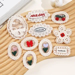 Graziosa Toppa in Tessuto di Pizzo con Fiore Autoadesivo Ricamato Accessorio DIY Abbigliamento Fiocco Ciliegia Applicazione