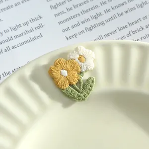 Cute 3D flower embroidery cloth patch self-adhesive handmade DIY clothing and bag decor.