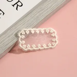 Witte kant geborduurde patch holle mesh diy kleding accessoire schattige hart bloem applicatie.