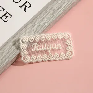 Witte kant geborduurde patch diy kledingaccessoire hart patroon decoratieve applicatie
