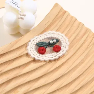 Simpatico toppa in tessuto di pizzo di ciliegia ricamato accessori di abbigliamento fai da te.