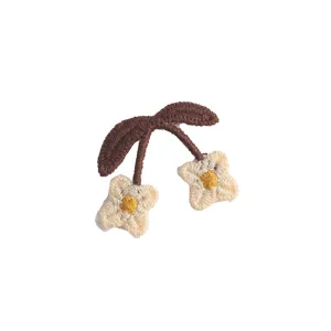 Cute floral embroidery patch for DIY clothing bags decoration, 3D fabric applique.