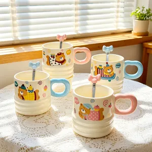 Tazza da Caffè in Ceramica Cartoon Carina Con Coperchio e Cucchiaio Design Animale Kawaii Tazza d'Acqua Regalo Creativo per la Colazione
