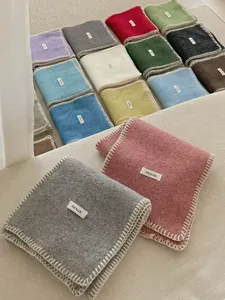 Bufanda de punto lisa y suave con borde bloqueado, accesorio de invierno cálido para mujeres.