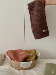 Korean retro variegated wavy knitted scarf for women, cozy autumn winter windproof neck warmer.