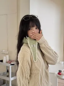 Early autumn new knitted locked-edge diamond scarf versatile Korean style neckerchief short collar