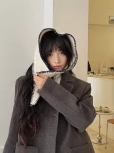 Early autumn knitted lock-edge rhombus scarf versatile neck guard short shawl for women.