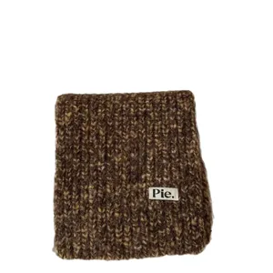 Korean retro variegated chunky knit scarf for women, warm winter neck warmer outdoor wear.
