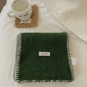 Bufanda de punto de color sólido con borde para mujer, bufanda de invierno cálida y accesorio.