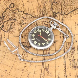 Vista dettagliata di un orologio da tasca meccanico argentato con numeri luminosi.
