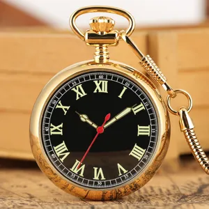 Orologio da tasca meccanico dorato vintage con quadrante nero e classica catena a serpente.