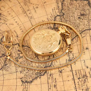 Orologio tascabile meccanico dorato vintage con catena a serpente e coperchio intagliato unisex.