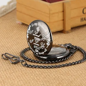 Vintage zwart quartz zakhorloge met gegraveerde liefdesboodschap en bijbehorende ketting.