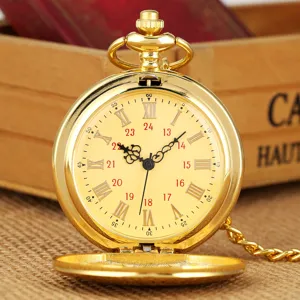 Vintage gouden zakhorloge met Romeinse cijfers en een klassieke 24-uurs wijzerplaat.