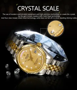 Orologio al quarzo di lusso da uomo con cinturino bicolore, quadrante dorato e cristalli lucidi.