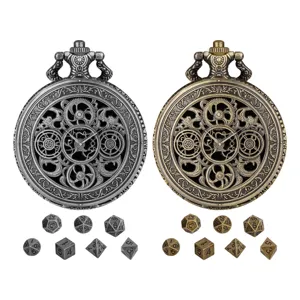 Ρετρό θήκη ρολογιού τσέπης steampunk με μεταλλικό σετ πολυεδρικών ζαριών DND.