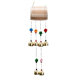 Carillon eolien en bois avec perles colorees et cloches en metal, decoration murale vintage.