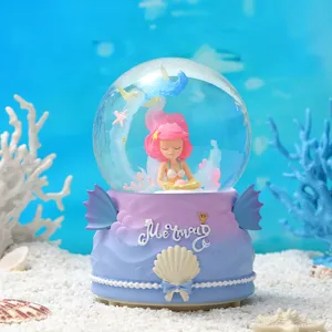 Lindo globo de nieve de sirena bola de cristal luminosa adorno de escritorio regalo de cumpleaños