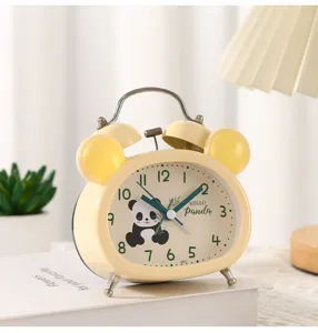Xaritomeno xenixtiko roloi panda me metalliko sxediasmo diplou koudouniou gia paidia