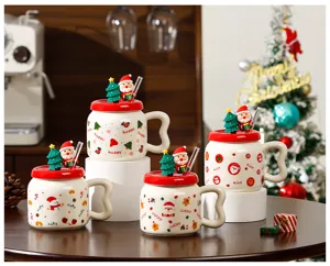 Tasse de noël en céramique créative avec couvercle père noël mignon et paille pour cadeau.
