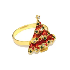 Anello portatovagliolo albero di Natale dorato con smalto rosso e strass per decorare la tavola.