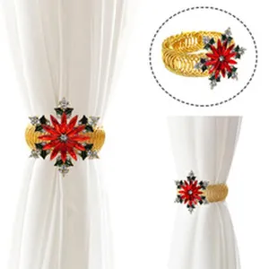 Fermatenda strass Natale, dettaglio che mostra molla oro e fiore di cristallo.