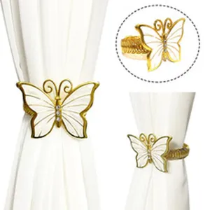 Vista dettagliata della tendina fermatenda a farfalla oro e bianco, design elegante.