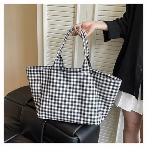 Τσάντα tote από καμβά σε ασπρόμαυρο καρό, μεγάλη casual τσάντα ώμου για καθημερινή χρήση.