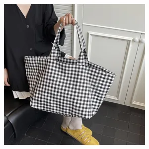Γυναικεία τσάντα shopper από καμβά ασπρόμαυρο καρό, μεγάλη και άνετη τσάντα ώμου casual.
